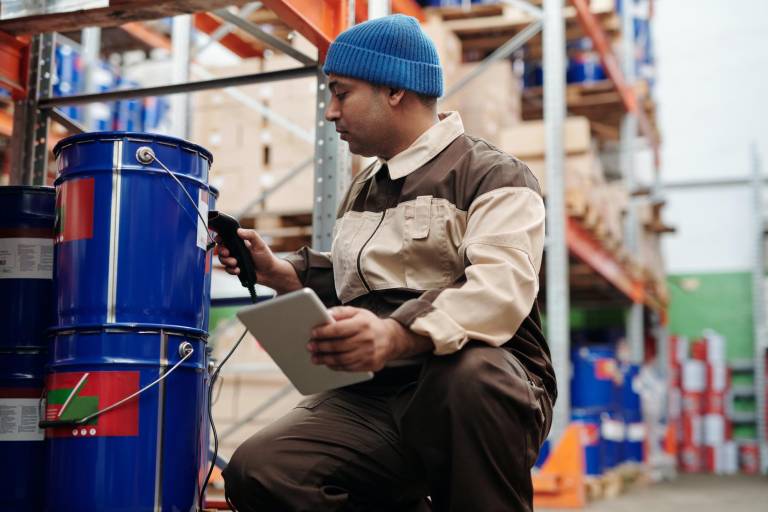Trabajador cumpliendo sus asignaciones de trabajo. $!Trabajador cumpliendo sus asignaciones de trabajo.