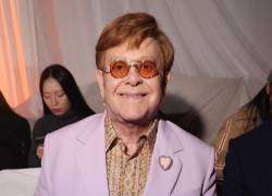 En enero Elton John logró su noveno álbum número uno en el Reino Unido con Diamonds, un recopilatorio de sus grandes éxitos.