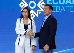 Luisa González y Daniel Noboa durante el debate de segunda vuelta.