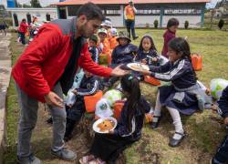 142 niños, niñas y adolescentes de dos planteles de Manta y Colta recibieron chequeos médicos y alimentos, a través del programa ‘El Bienestar Nos Une Ya’ de Moderna Alimentos.