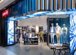 La marca estadounidense LEVI´S renovó sus tiendas en Quito y Guayaquil bajo el concepto índigo. En 2025 prevé abrir nuevos locales.