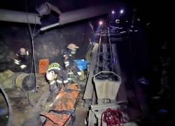 Fotografía difundida por la Policía Nacional de Perú que muestra el interior de la mina de oro Poderosa este domingo, en Pataz (Perú).