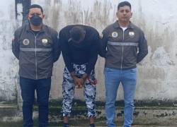 Fotografía de alias ‘La Tuta’, presunto miembro de Los Tiguerones, bajo custodia policial.
