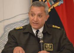 El ministro del Interior fue amenazado de muerte a través de panfletos botados en los exteriores de un canal de televisión.