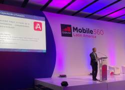 Daniel Hajj, director general o CEO de América Móvil, explicando el importante rol que las telecomunicaciones tendrán en el futuro debido a la transformación digital que se evidencia en el mundo.