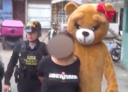 'Las Tramposas de la droga' fueron detenidas en Perú luego de que un policía se disfrazara de 'osita cariñosita'.