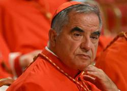Angelo Becciu causa polémica en el Vaticano.