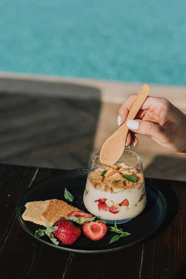 $!Alimentos como las frutas y los fermentados como el yogurt y el kefir pueden ser positivos para la digestión y el estado de animo.