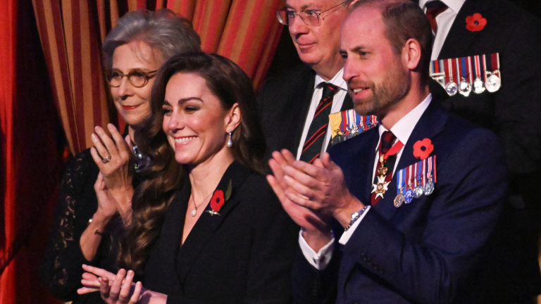 Middleton fue vista junto a su esposo, el príncipe William, y otros miembros de la familia real, durante el Festival del Recuerdo en el Royal Alber Hall de Londres.