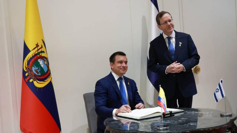 El presidente ecuatoriano, Daniel Noboa, junto a su homólogo de Israel, Isaaz Herzog.