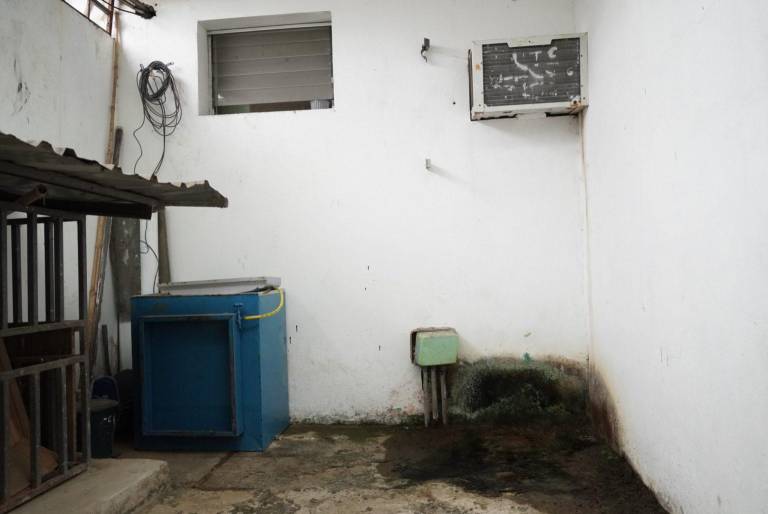 $!Los hospitales están cayéndose, constata el vicepresidente Borrero en su visita a Ventanas