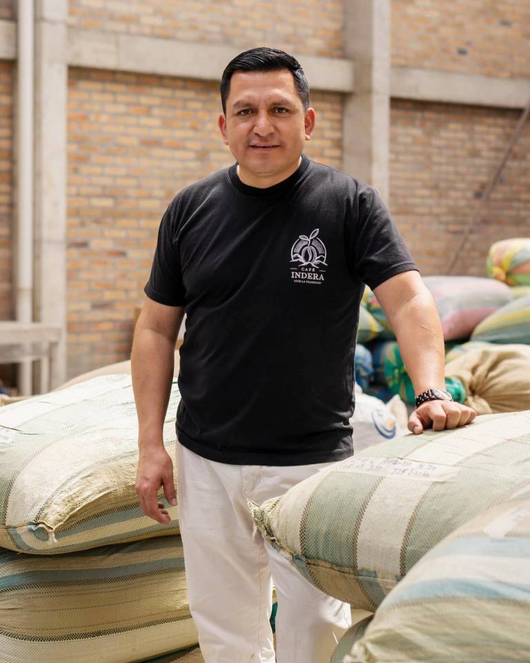 $!El lojano Manuel Romero encontró en el café una oportunidad de crecimiento personal y profesional. Con su marca Indera no solo es productor, sino que tiene cafeterías y exporta su producto.