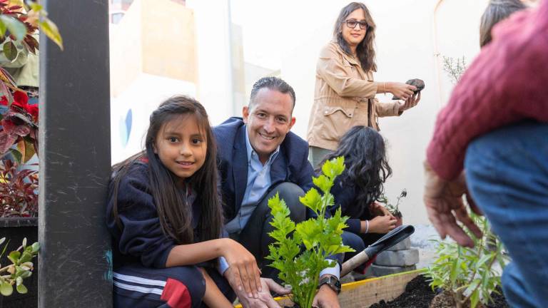 Ricardo Arango, gerente general de Bupa Ecuador, Centro América y el Caribe, participó en la jornada que se realizó con los estudiantes de la unidad educativa Sebastián de Benalcázar.