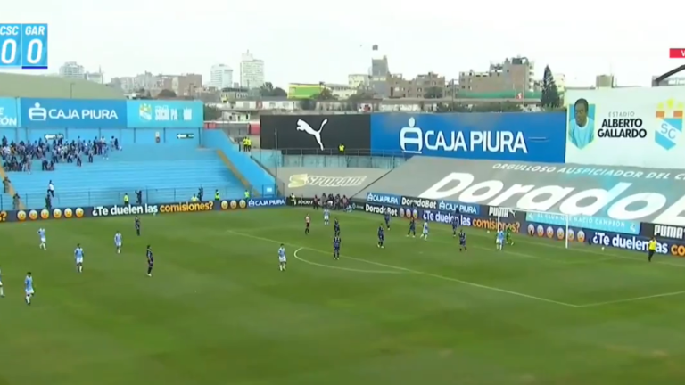 Temblor detuvo un partido de fútbol en la ciudad de Lima, Perú.